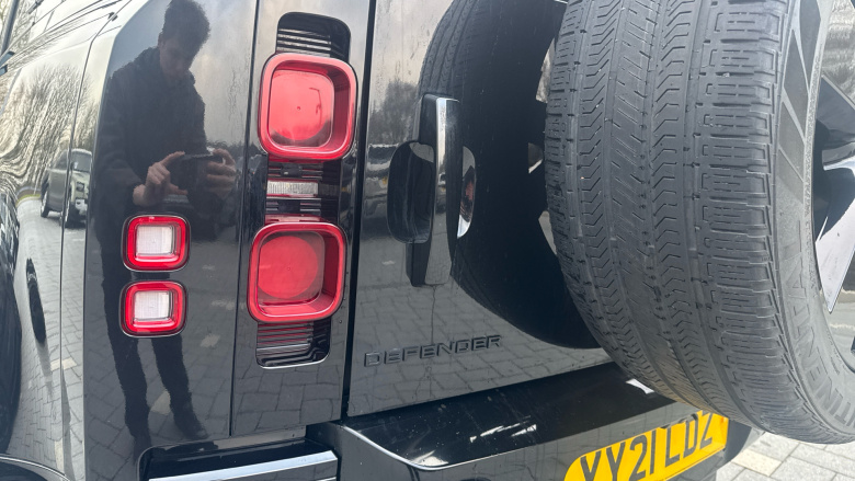 Land Rover Defender 3.0 D250 X-Dynamic SE 110 5dr Auto Diesel Estate